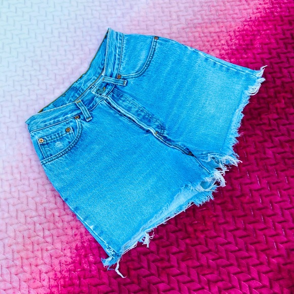 🌸High waisted 501 Levi’s jean shorts - Picture 4 of 6
